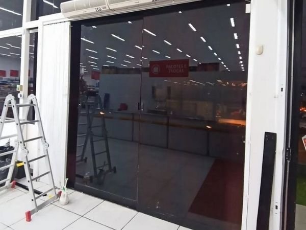 Aplicação de película espelhada em Continental, Osasco